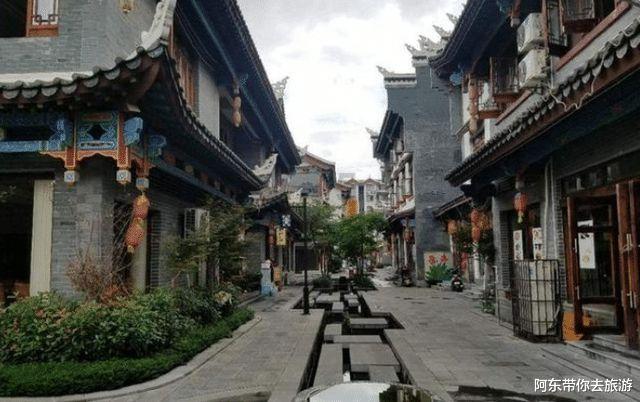 贝莱德基金首位基金经理黯然离场，本土和外来共同执掌